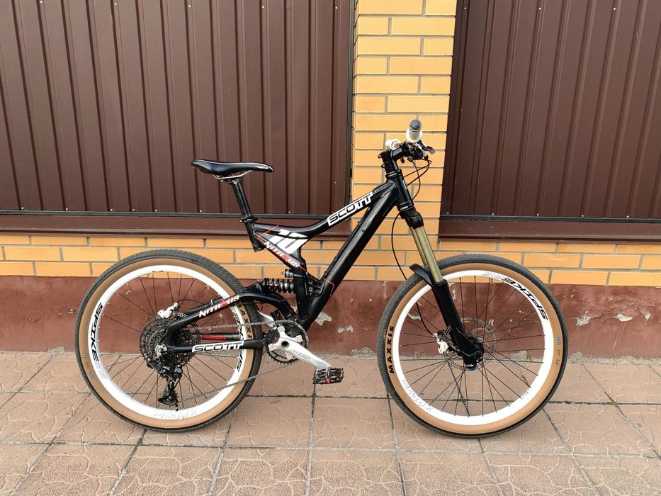 Двухподвес обслужений велосипед mtb Scott Nitrous