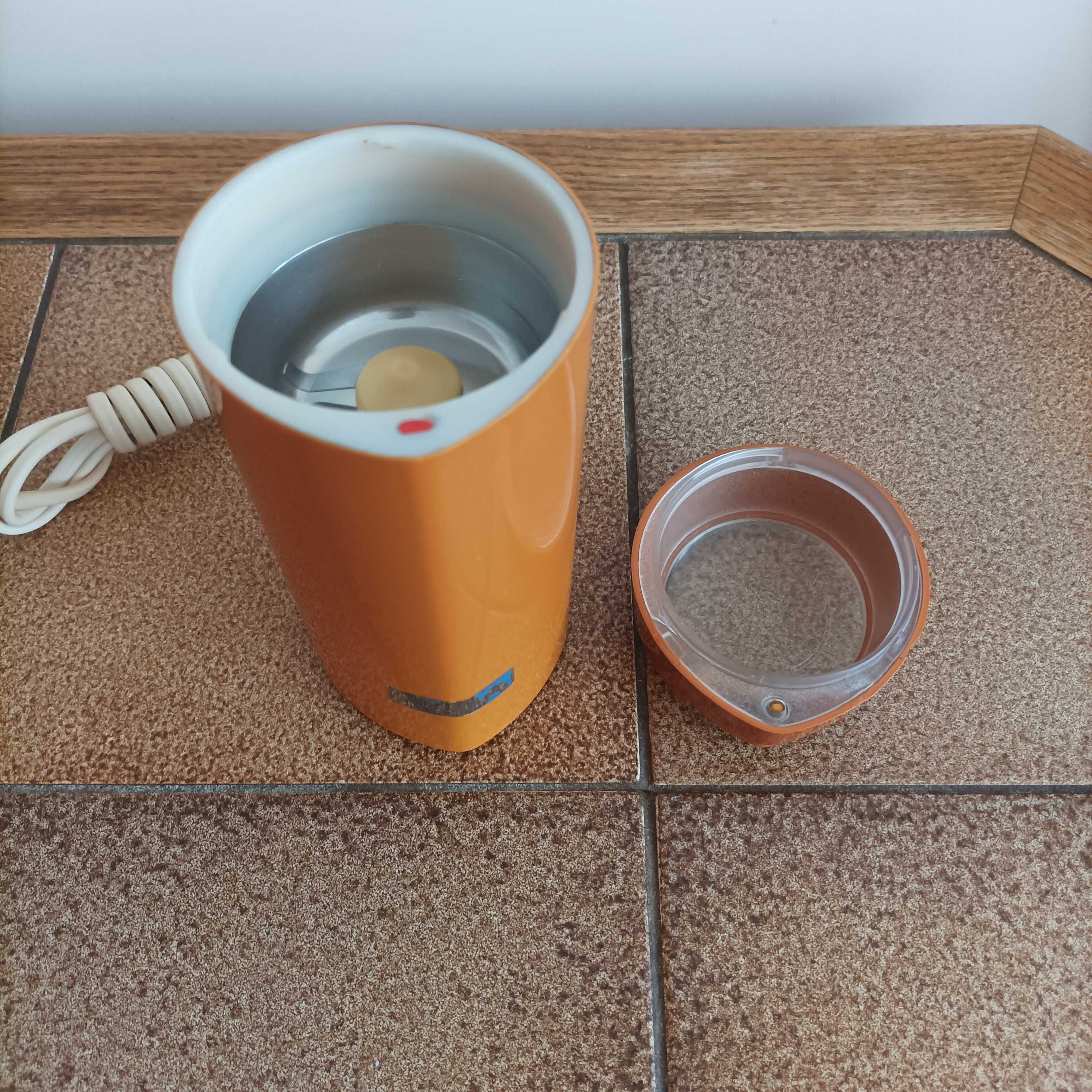 Udarowy młynek do kawy Predom Niewiadów UD 40 typ 630 z PRL-u