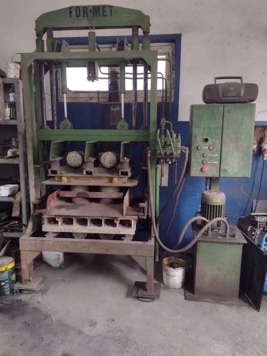 Wibroprasa WJ z formami stacjonarna