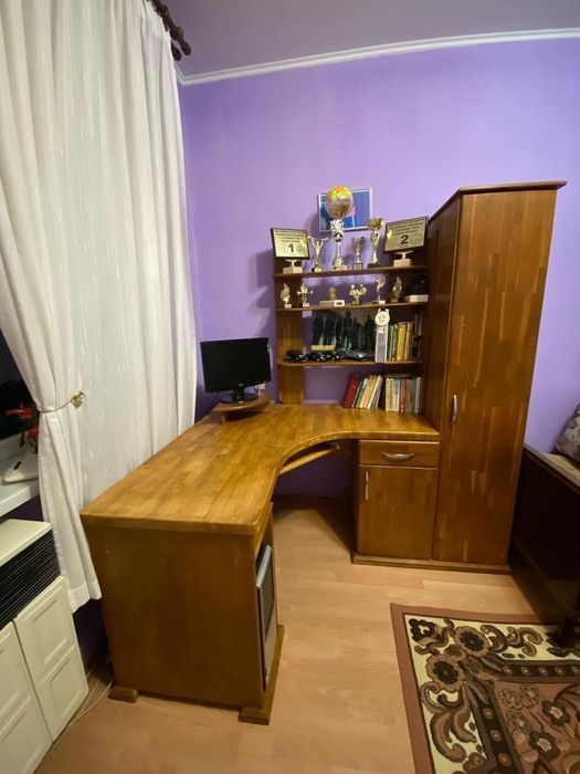 Кутовий комп'ютерний стіл з пеналом