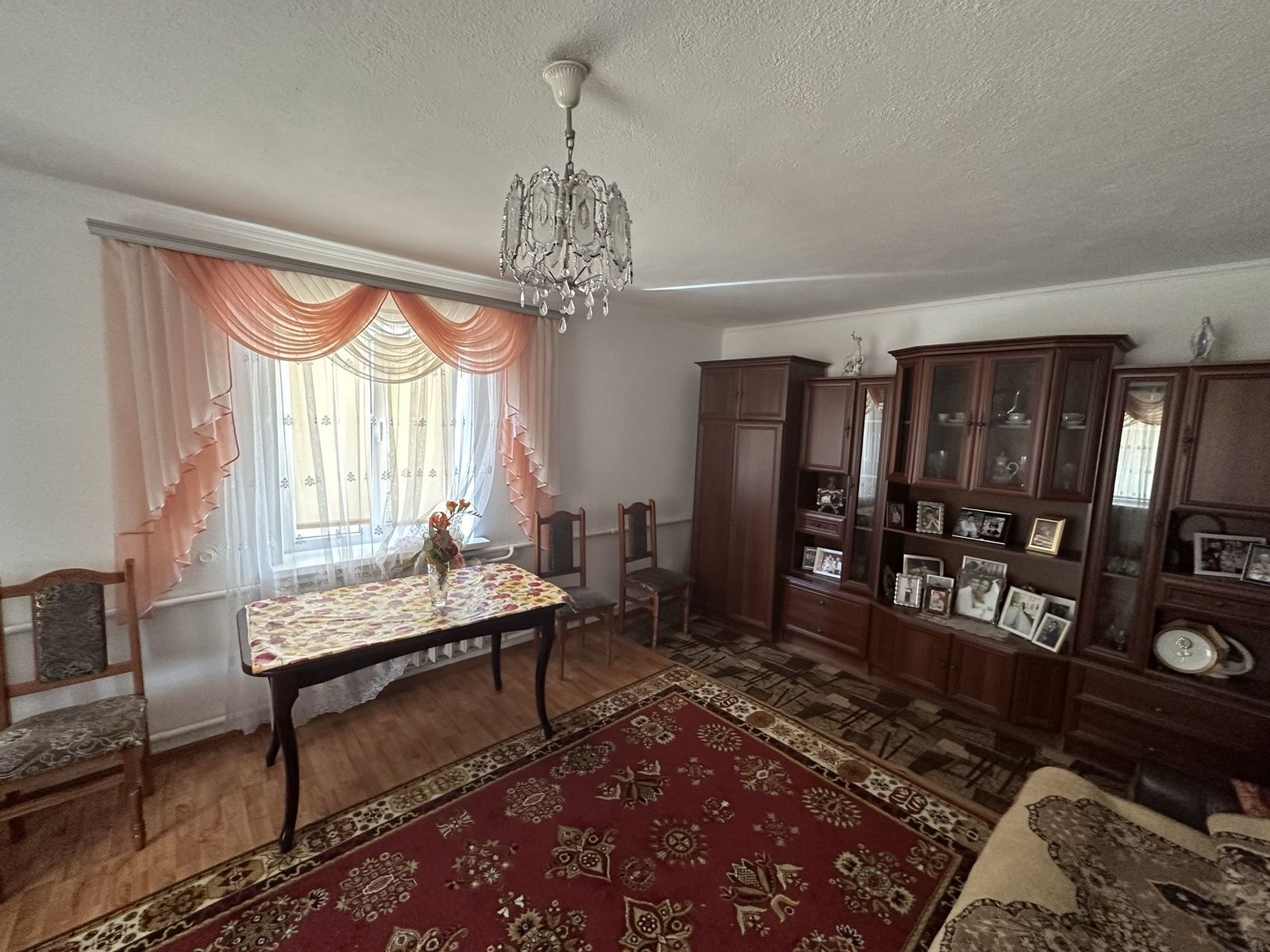 Продається будинок в пригороді м.Підволочиськ.