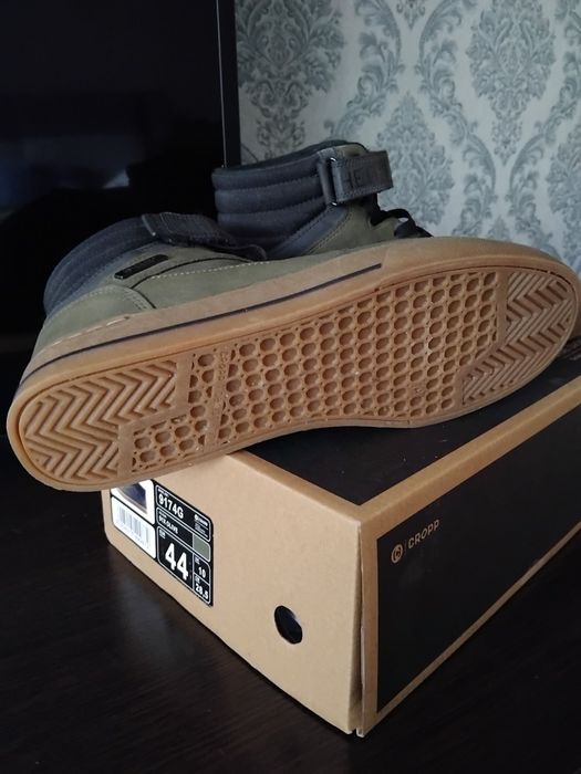 Продам чоловічі ботинки