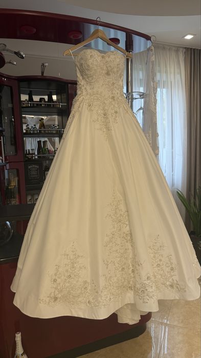 Весільна сукня в ідеальному стані, ручна робота.