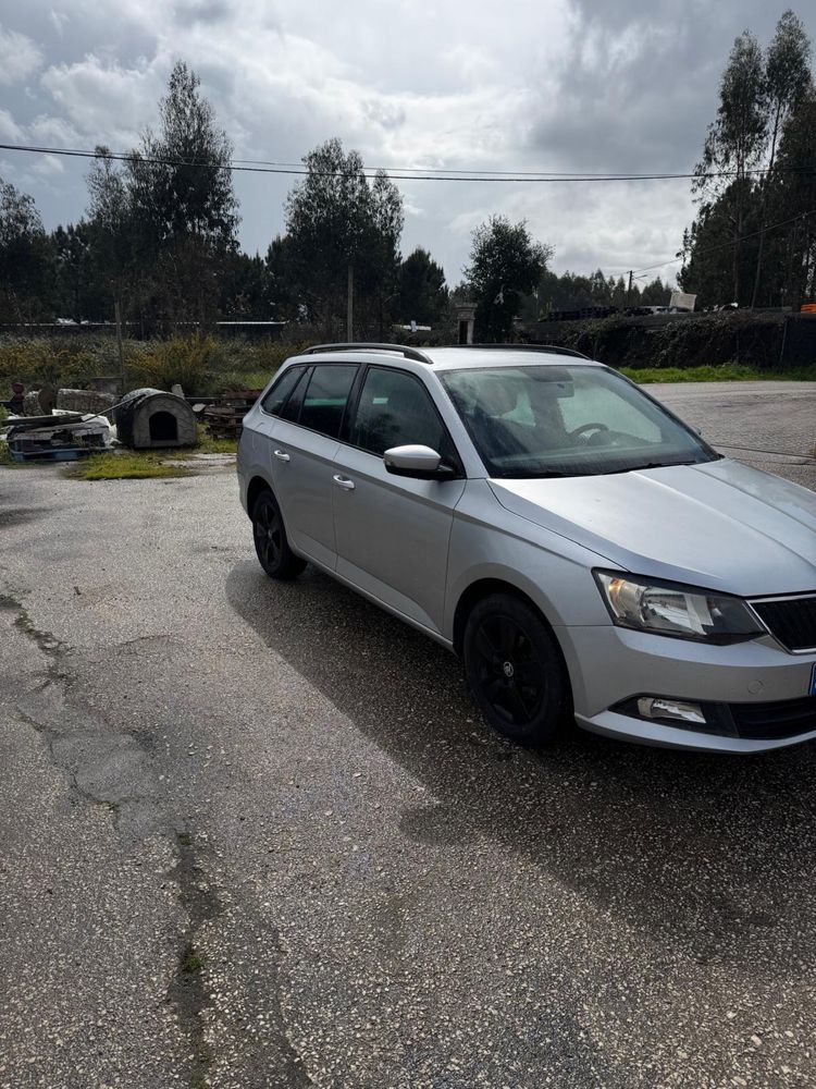Skoda Fabia 2015 como novo