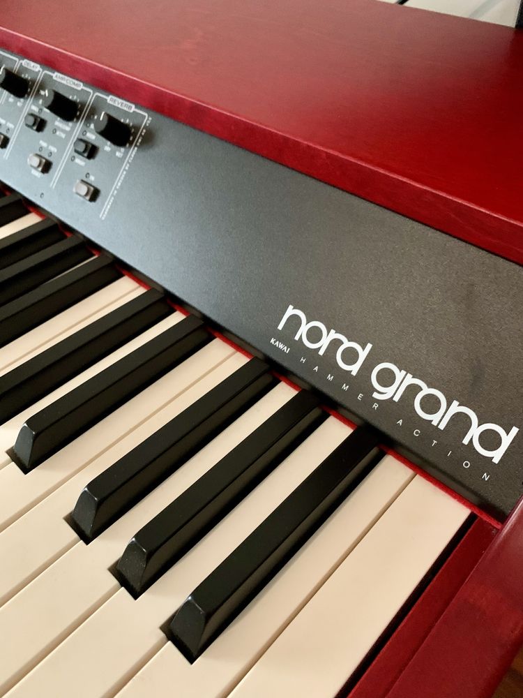Piano NORD Grand + Monitores + Suporte + Banco