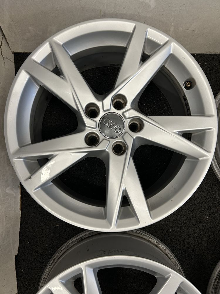105 Felgi Aluminiowe Oryginał AUDI R 17 5x112 otwór 66,6 Bardzo Ładne