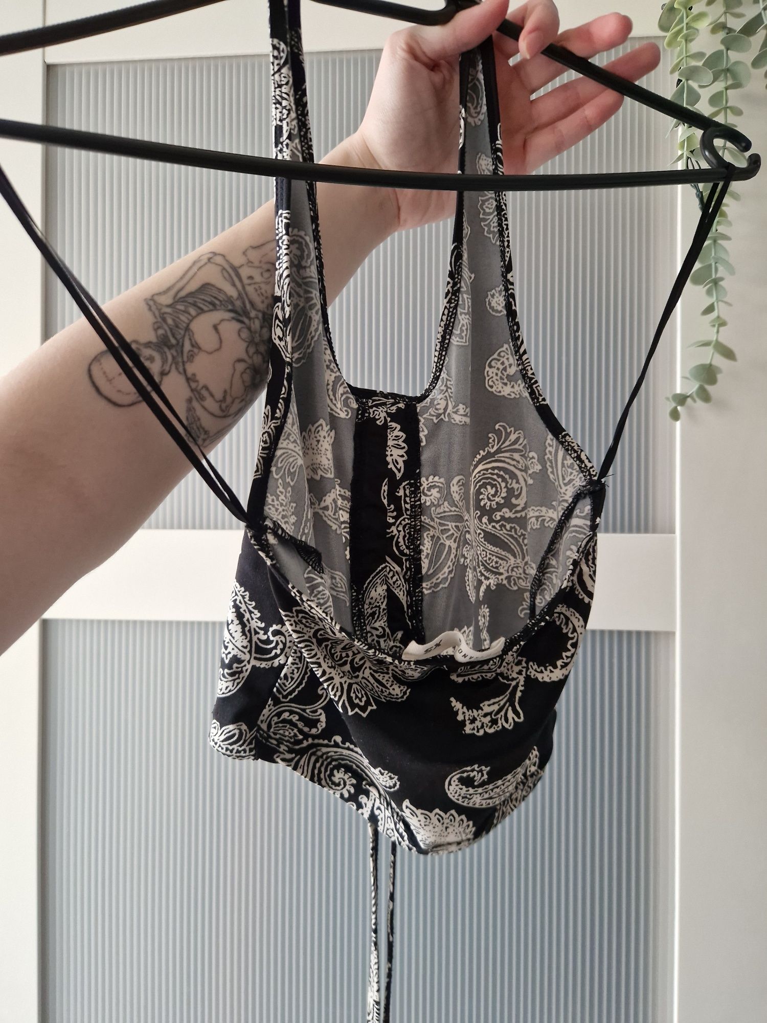 Crop top terranova XS, bez ramiączek, wiązanie na szyi, wzorki bandama