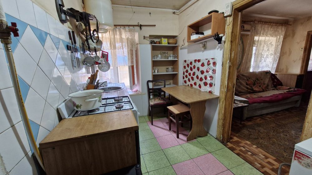 2 комн -27 метров. Центр. АГВ. Жилое состояние. ул. Колонтаевская