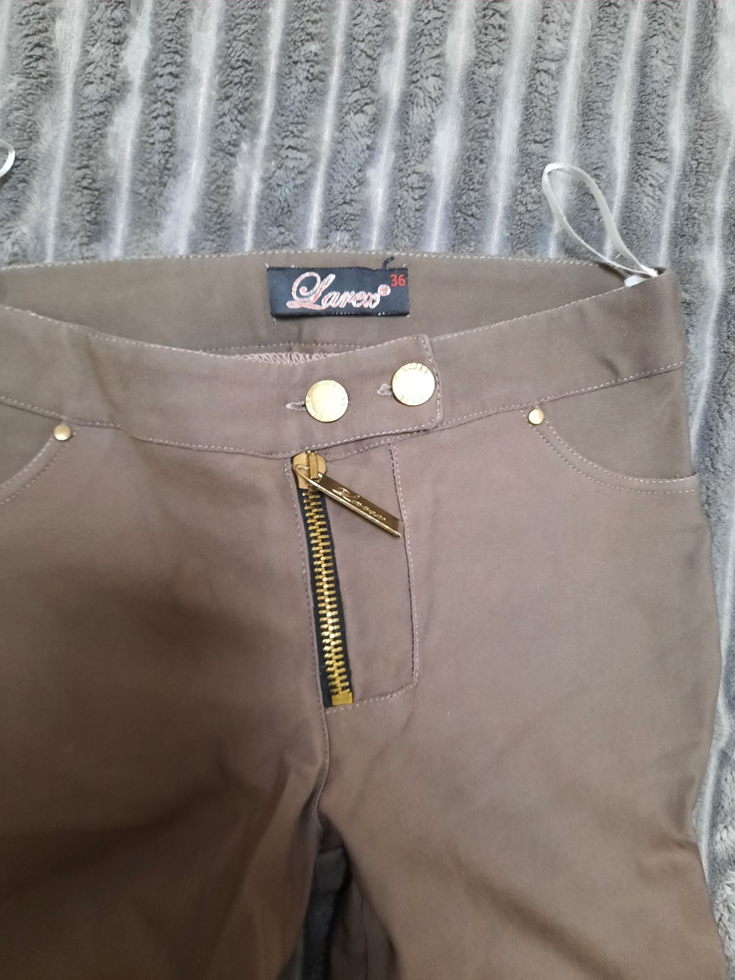 Штаны /брюки стрейч плотные ,размер по бирке 36