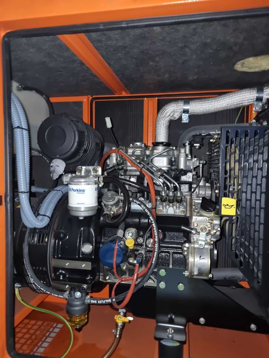 Grupo gerador 10kVA trifásico c/ motor Perkins 1500rpm, insonorizado