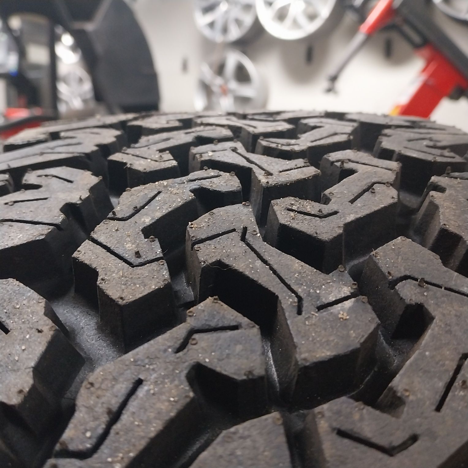 Opona Terenowe Bieznikowane 215/65R16 106/104 S