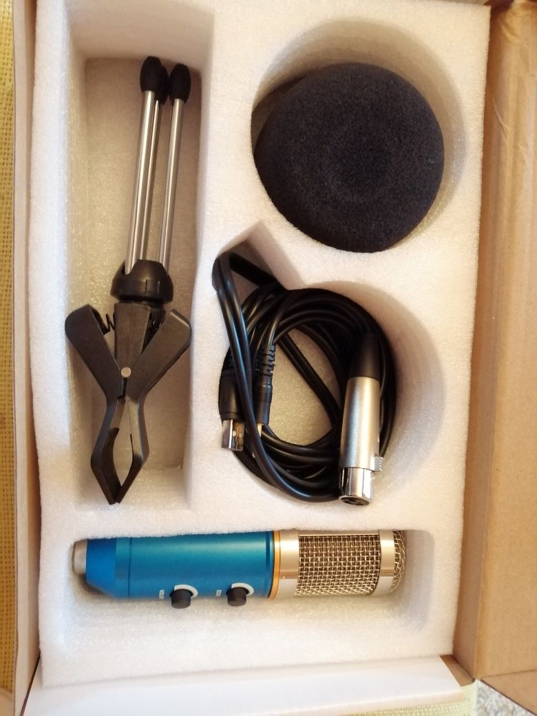 Condenser microphone novo em caixa