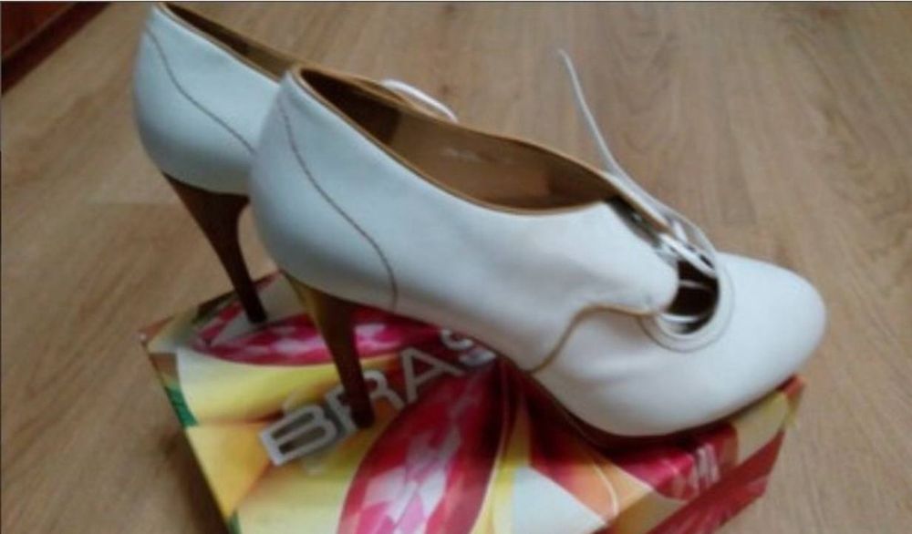 Білі шкіряні туфлі 41 розмір Braska