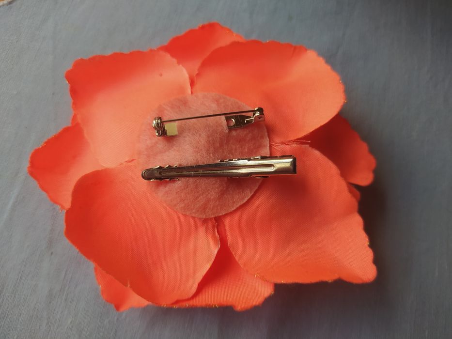 Flor para cabelo ou pregador (duas disponíveis)
