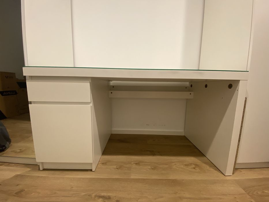 Sercretária MALM ikea + vidro na medida