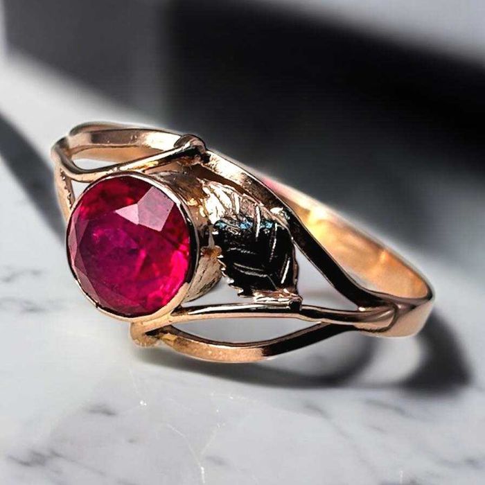 Pierścionek z rubinowym kamieniem 1,71g!