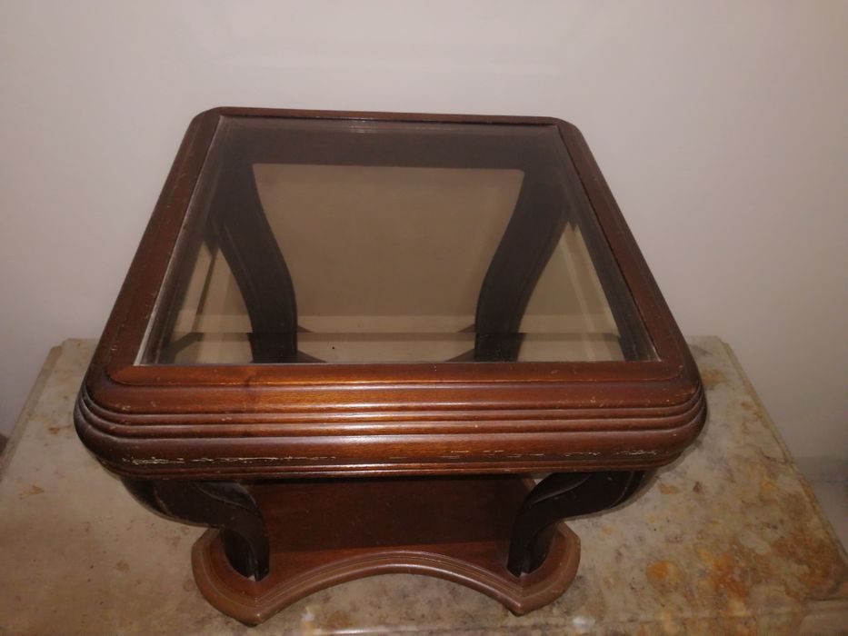 Mesa em madeira de mogno