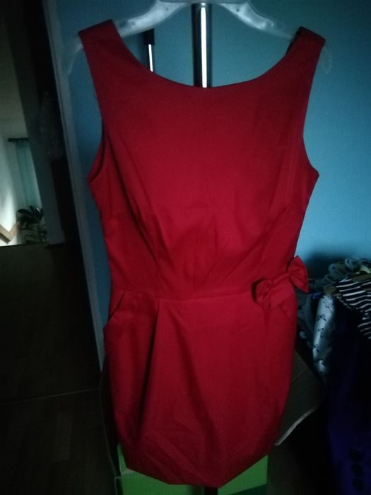 Czerwona ołówkowa sukienka r. 38