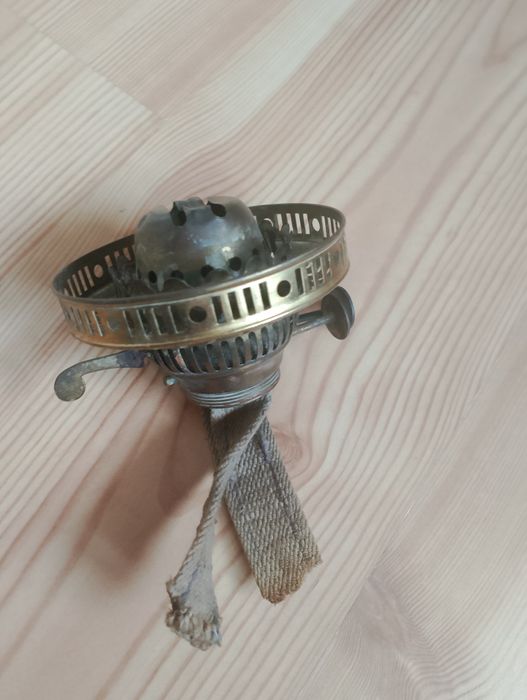 Tulejowy stary palnik do lampy naftowej