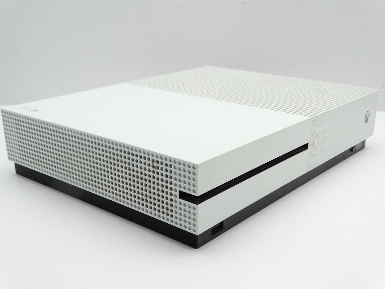 Konsola Microsoft XBOX One S 1TB Model 1681 Pad
