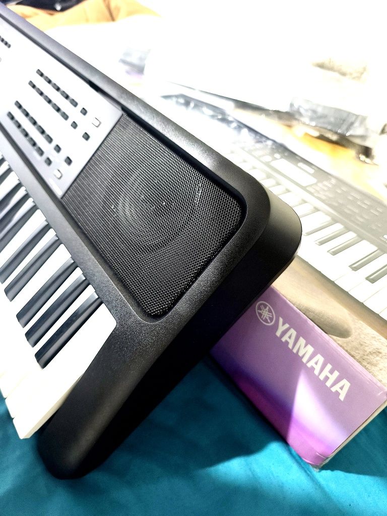 Teclado Yamaha PSR-E383 + Suporte
