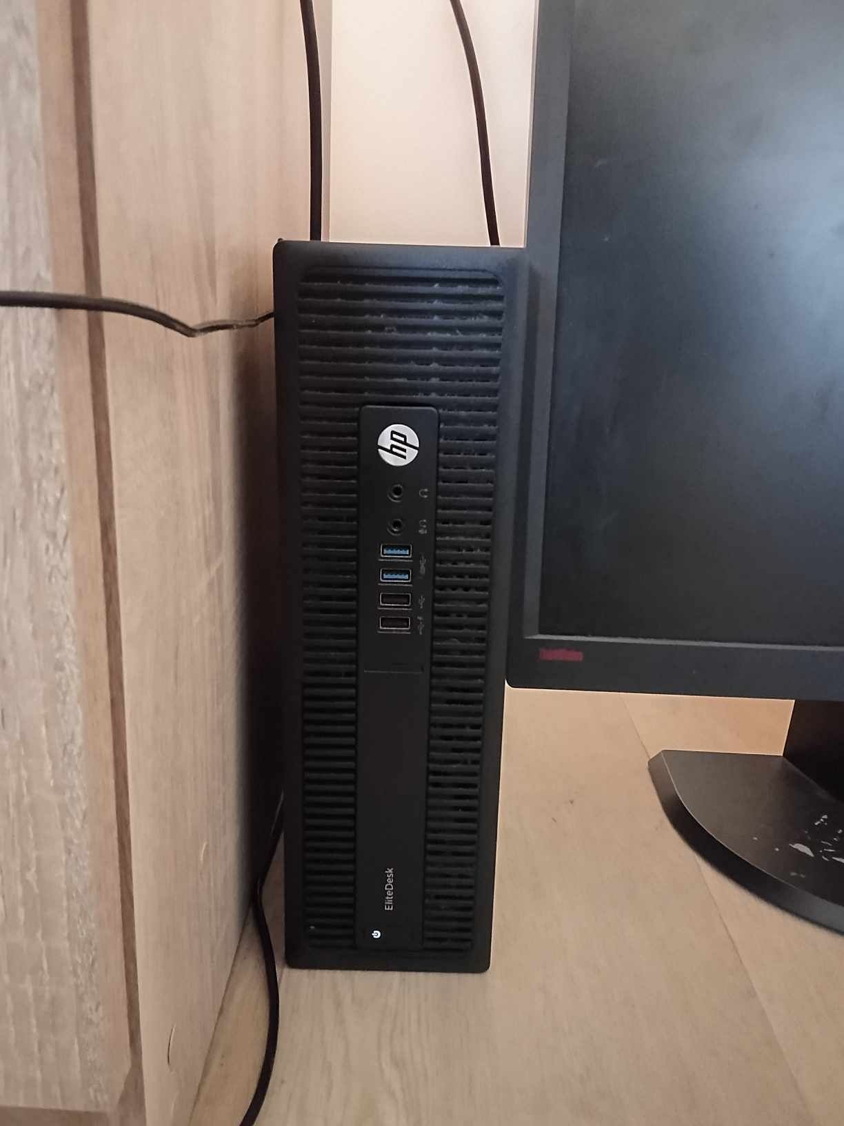 HP EliteDesk 705 A10 8770 Radeon / 8GB DDR4 / 256 GB SSD / LCD 22" WIN