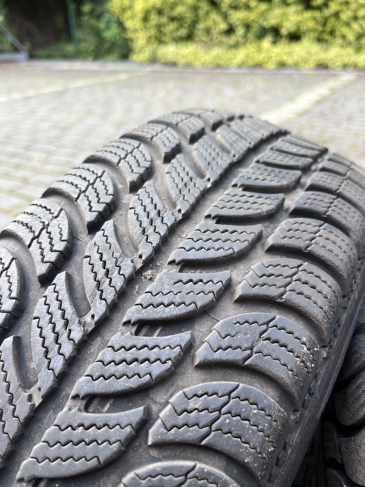 Opony zimowe Dębica 165/65 R15 na felgach stalowych - komplet 4 sztuk
