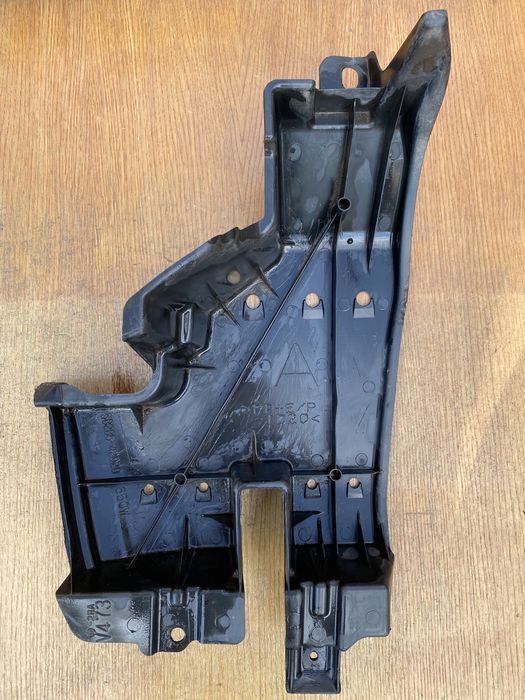 Пыльник защита днища шасси задняя левая Toyota RAV 4