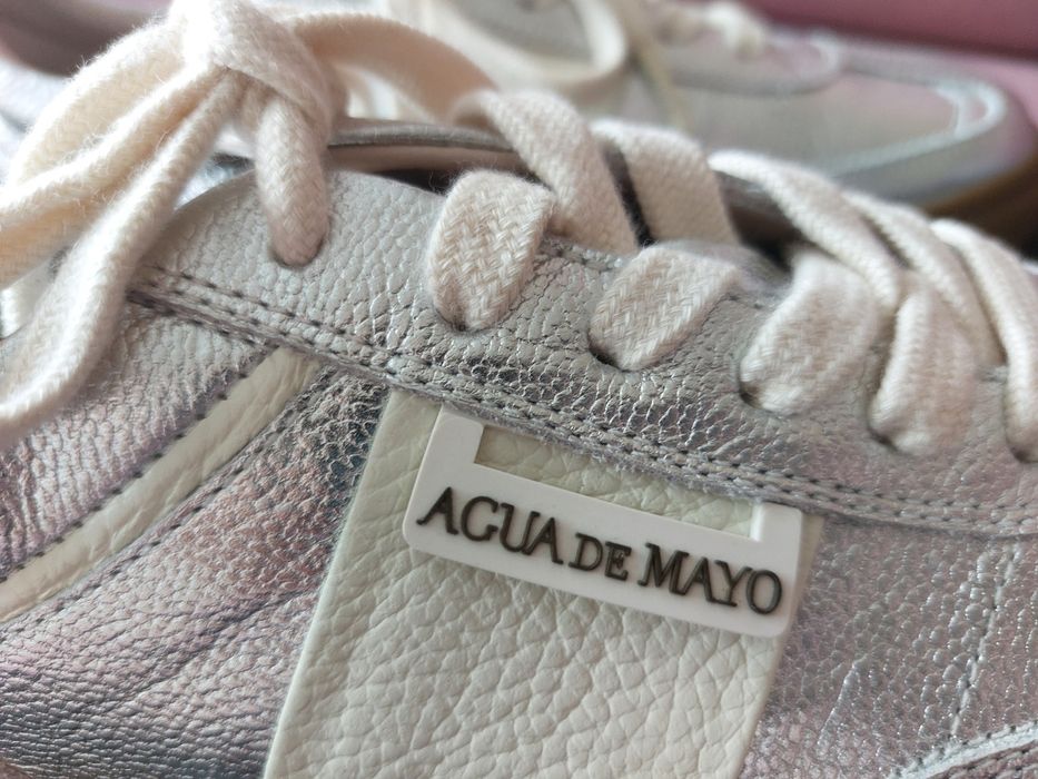 Adidasy Agua de Mayo