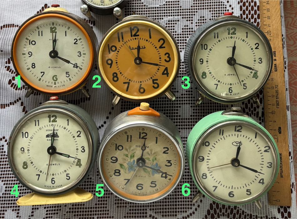 Годинники-будильники настільні радянські/Витязь/Serkisof/Sevani