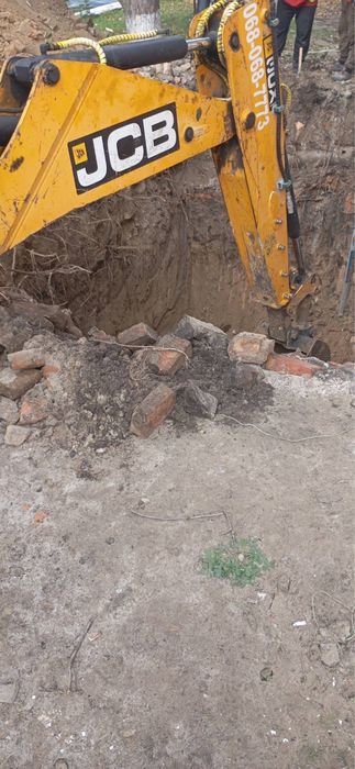 Послуги екскаватора,послуги спецтехніки,послуги самоскидів