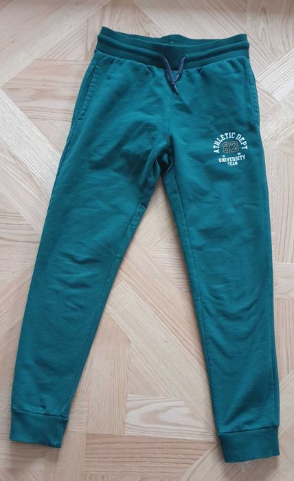 Spodnie dresowe chłopięce rozmiar 146