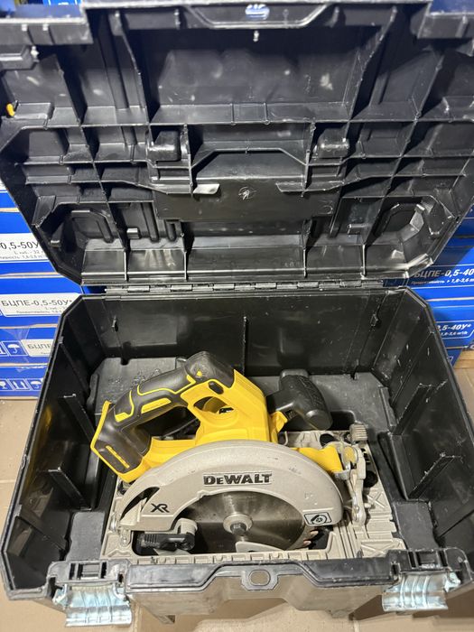 Пила дискова акумуляторна DeWALT DCS572 паркетка торцовка