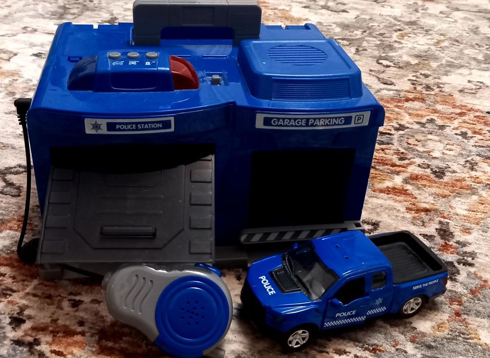 Дитячий поліцейський гараж з рацією