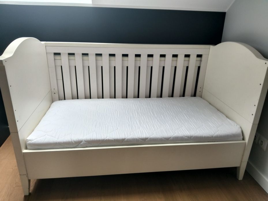 Łóżeczko z materacem 151  na 80