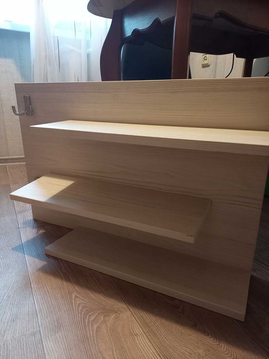 Продам Полка настенная с крючками. Состояние нового.
