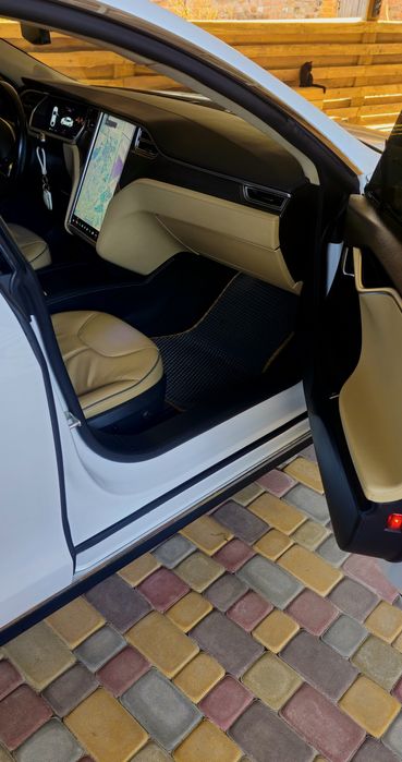 Продам Tesla S p85+