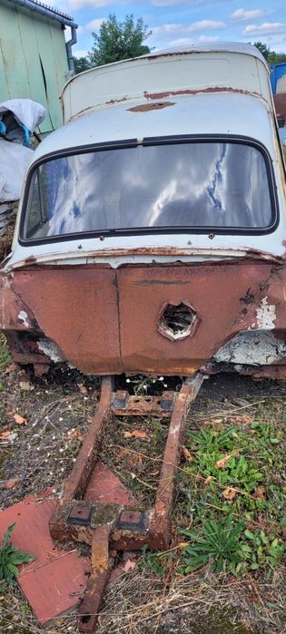 Syrena Bosto z fabryki prosto