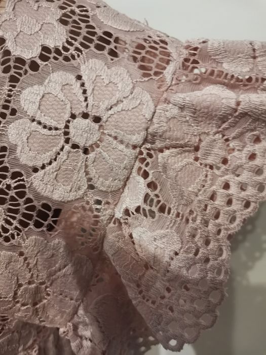 Elegancka sukienka damska Prestge rozm S, pudrowy róż, koronka