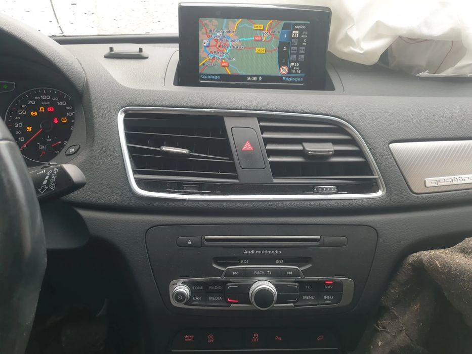 Rádio / auto-rádio AUDI Q3 (8U)