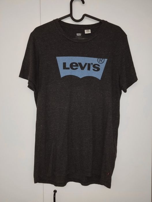 Várias T-shirts – Levi's e Tiffosi