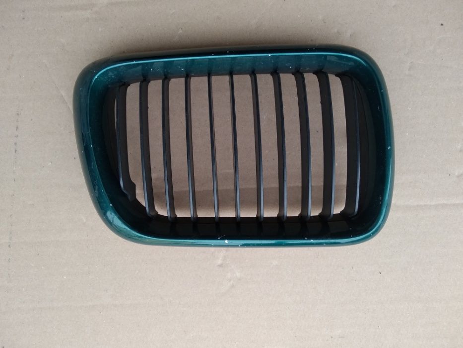 Grill BMW 3 (E36) Atrapa Nerka Prawa