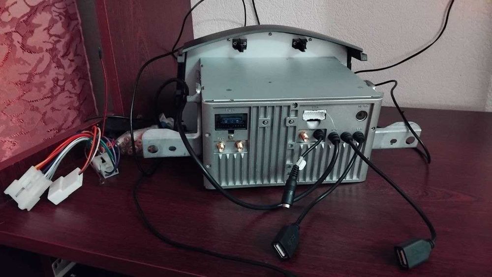 Продаю б/у магнітолу TOYOTA RAV4 III покоління у гарному стані