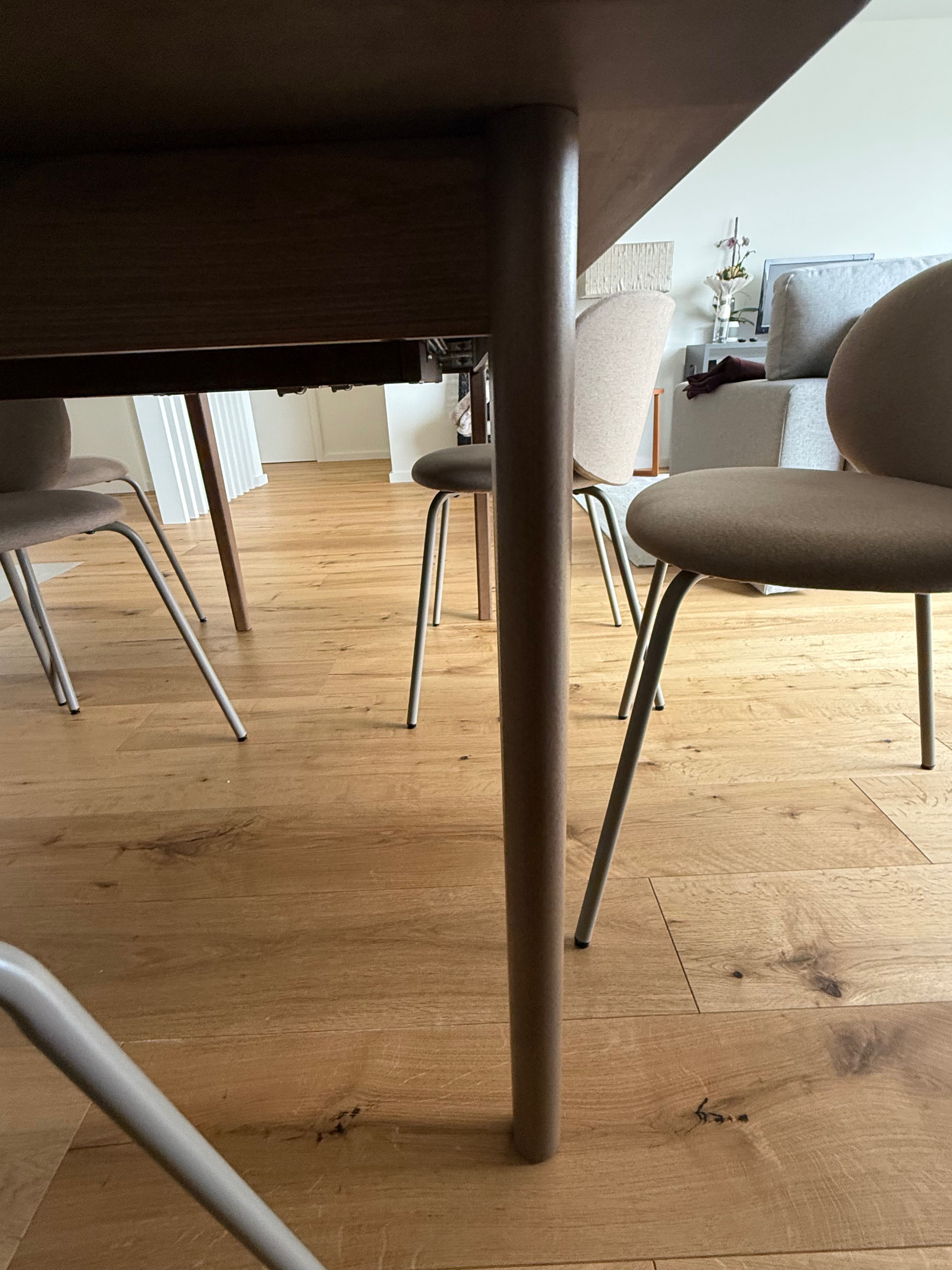 Mesa Ikea extensível como nova e 4 cadeiras