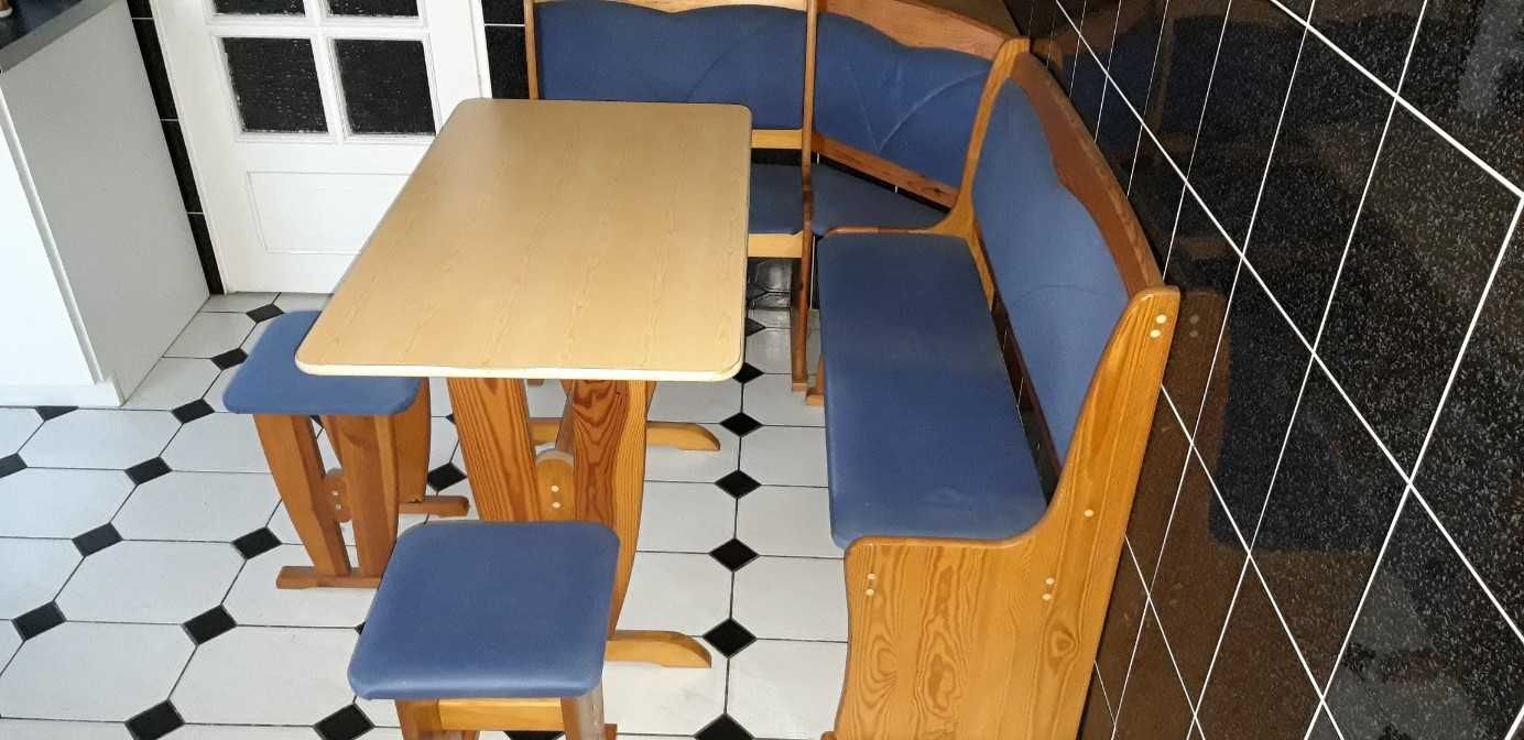 Elegancki narożnik kuchenny + stół + 2 taborety z naturalnego drewna