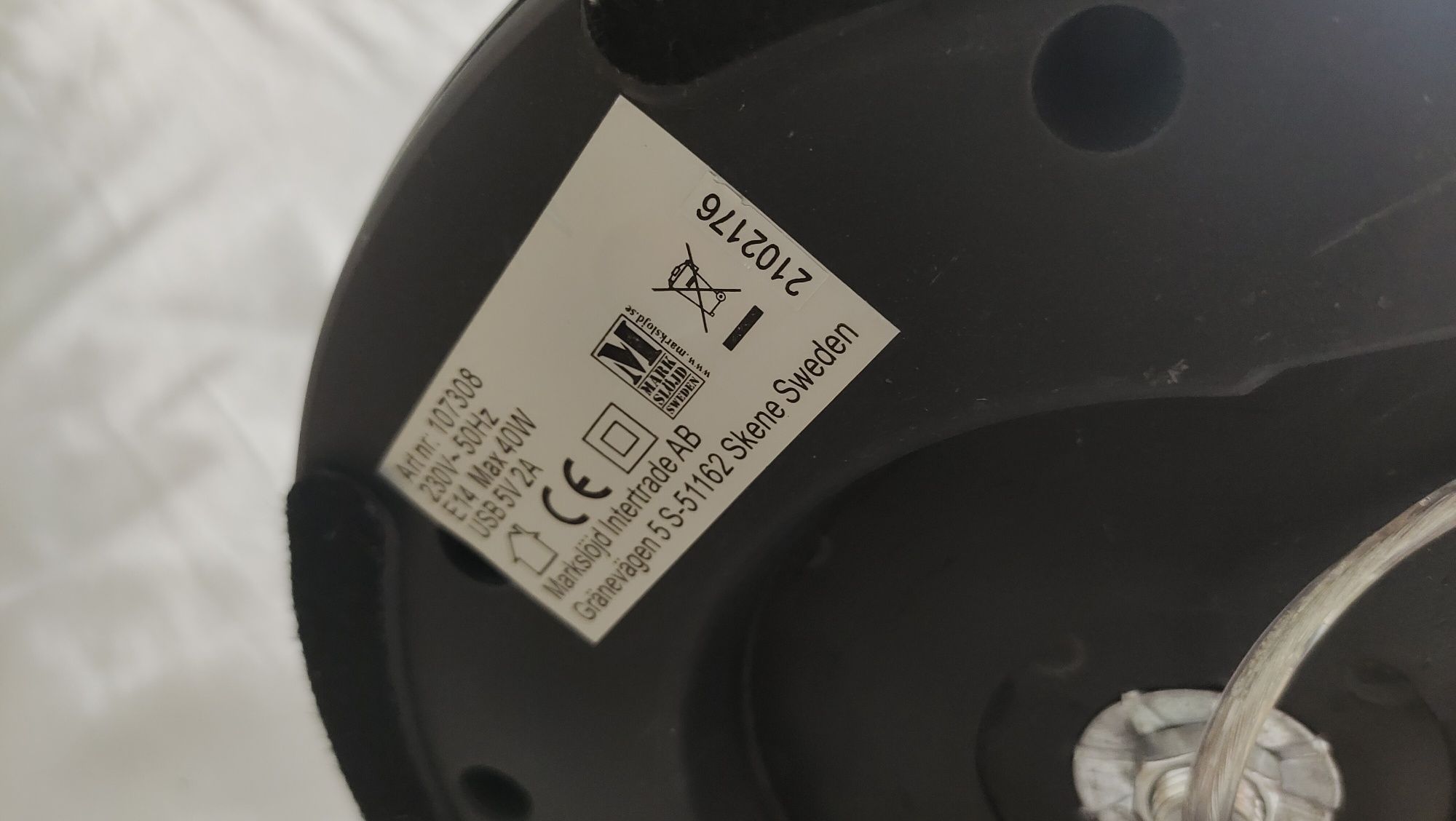 Markslöjd Linear lampa podłogowa z półką i ładowarką USB biały skandyn