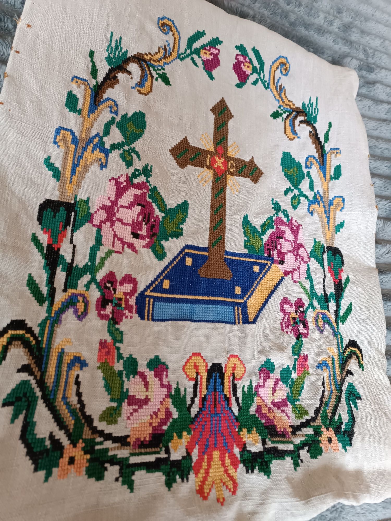 Стародавня вишивка, антикваріат, вінтажна