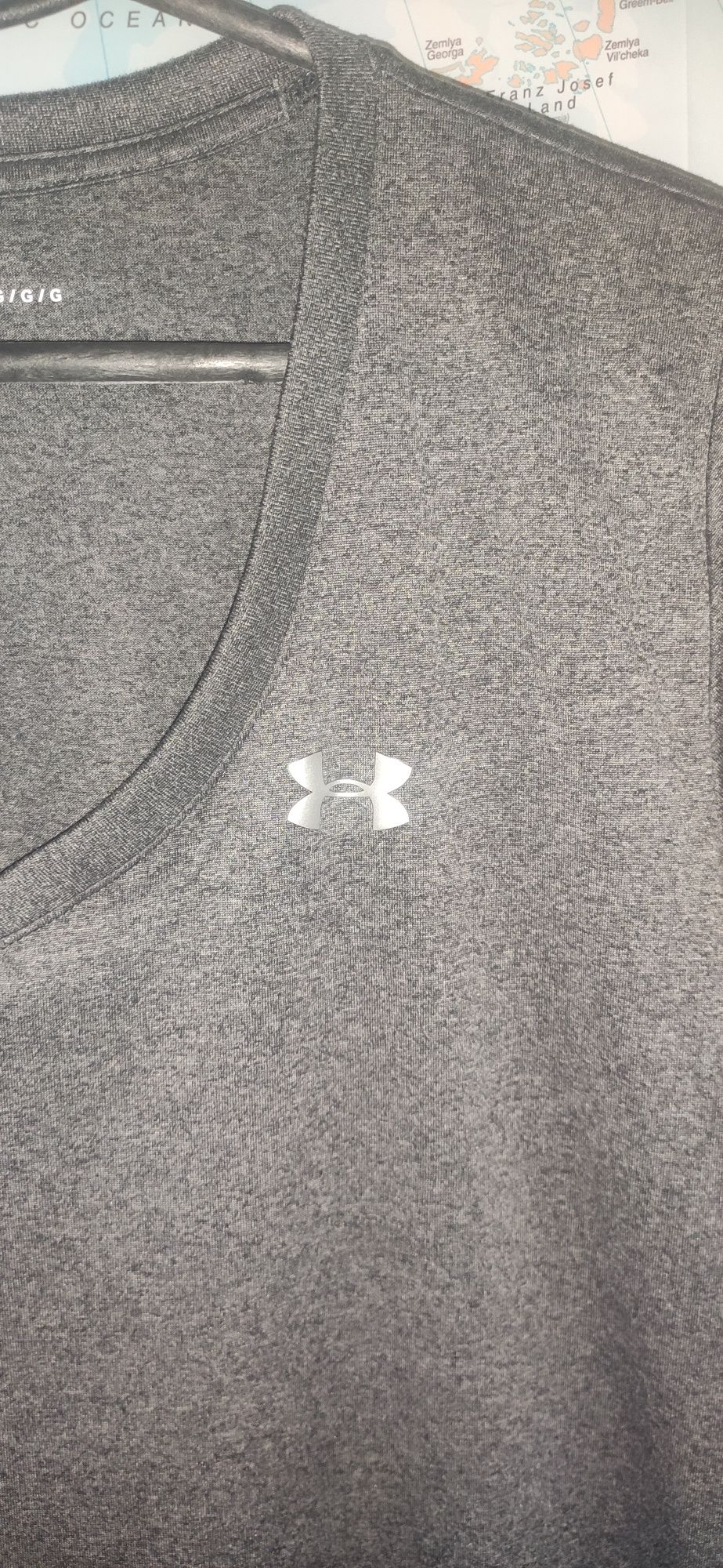 Спортивная футболка Under Armour Heat Gear.