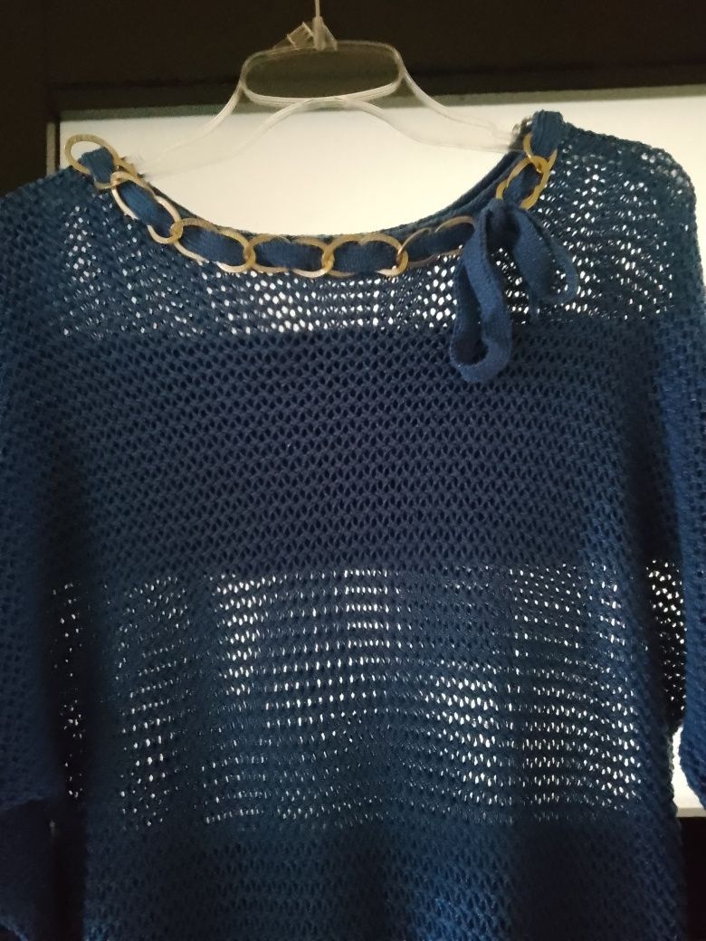Granatowy sweter