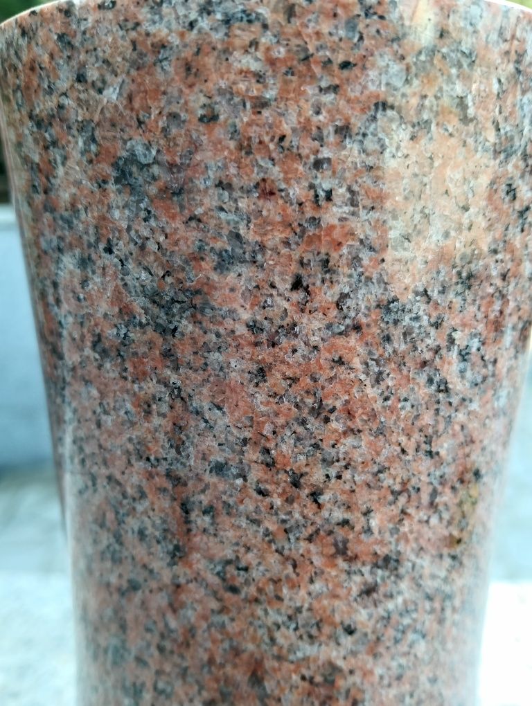 Wazon granitowy nagrobkowy